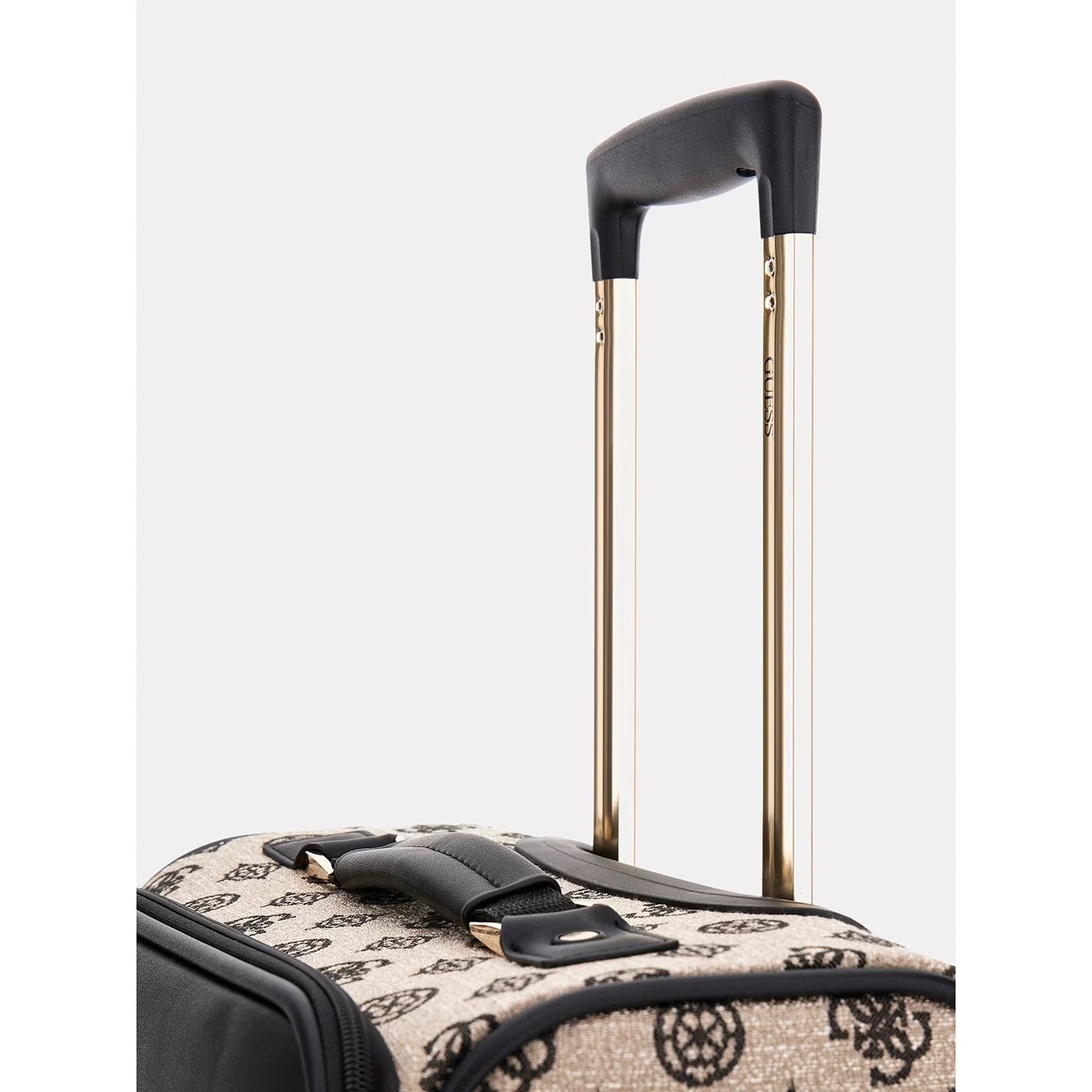 Guess  BEYZA 18 IN 8-WHEELER BLACK LOGO