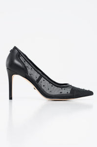 Guess pump Follow black