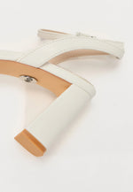 Afbeelding in Gallery-weergave laden, Buffalo sandaal Ashley Butterfly Glam White
