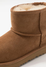 Afbeelding in Gallery-weergave laden, UGG K Classic Mini II Chestnut
