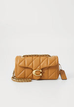 Afbeelding in Gallery-weergave laden, Coach quilted tabby shoulder bag 20 with chain Honye brown
