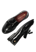 Afbeelding in Gallery-weergave laden, Fred De La Bretoniere Fairy Moccy Loafer Wrinkle Patent Bordeaux Red
