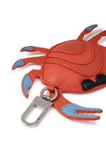 Afbeelding in Gallery-weergave laden, Karl Lagerfeld Ikon Crab Keychain Poppy Red
