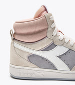 Afbeelding in Gallery-weergave laden, Diadora Magic Basket Mid Suede WN arctic ice/barely blue

