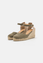 Afbeelding in Gallery-weergave laden, Castaner Carol/6/002 Olive
