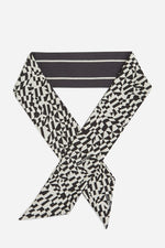 Afbeelding in Gallery-weergave laden, Karl Lagerfeld ESSENTIAL THIN SILK SCARF GP
