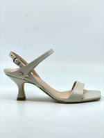 Afbeelding in Gallery-weergave laden, Fred de la bretoniere sandaaltje off white
